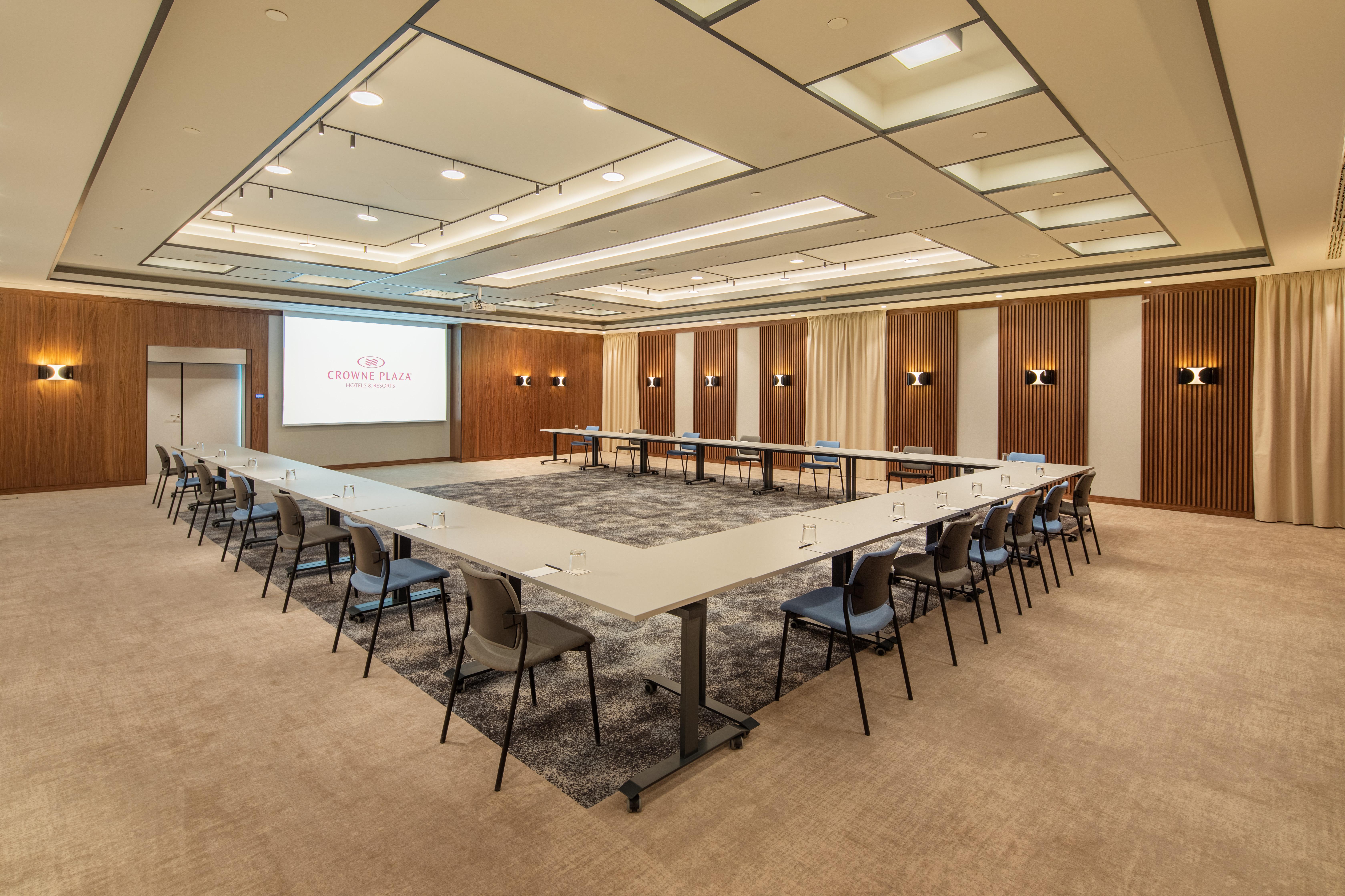 Hotel Crowne Plaza By Ihg Budapest