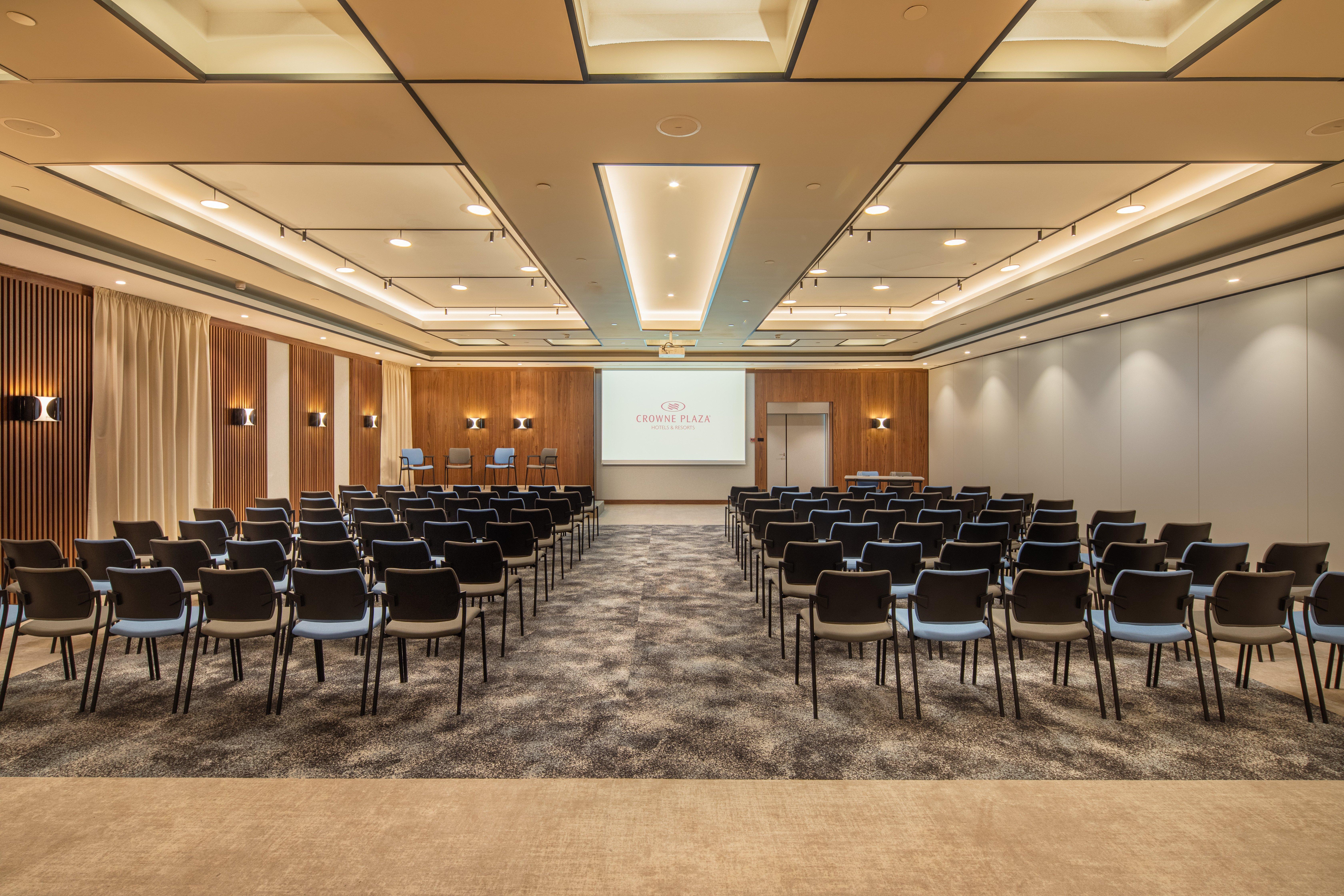 Hotel Crowne Plaza By Ihg 4*