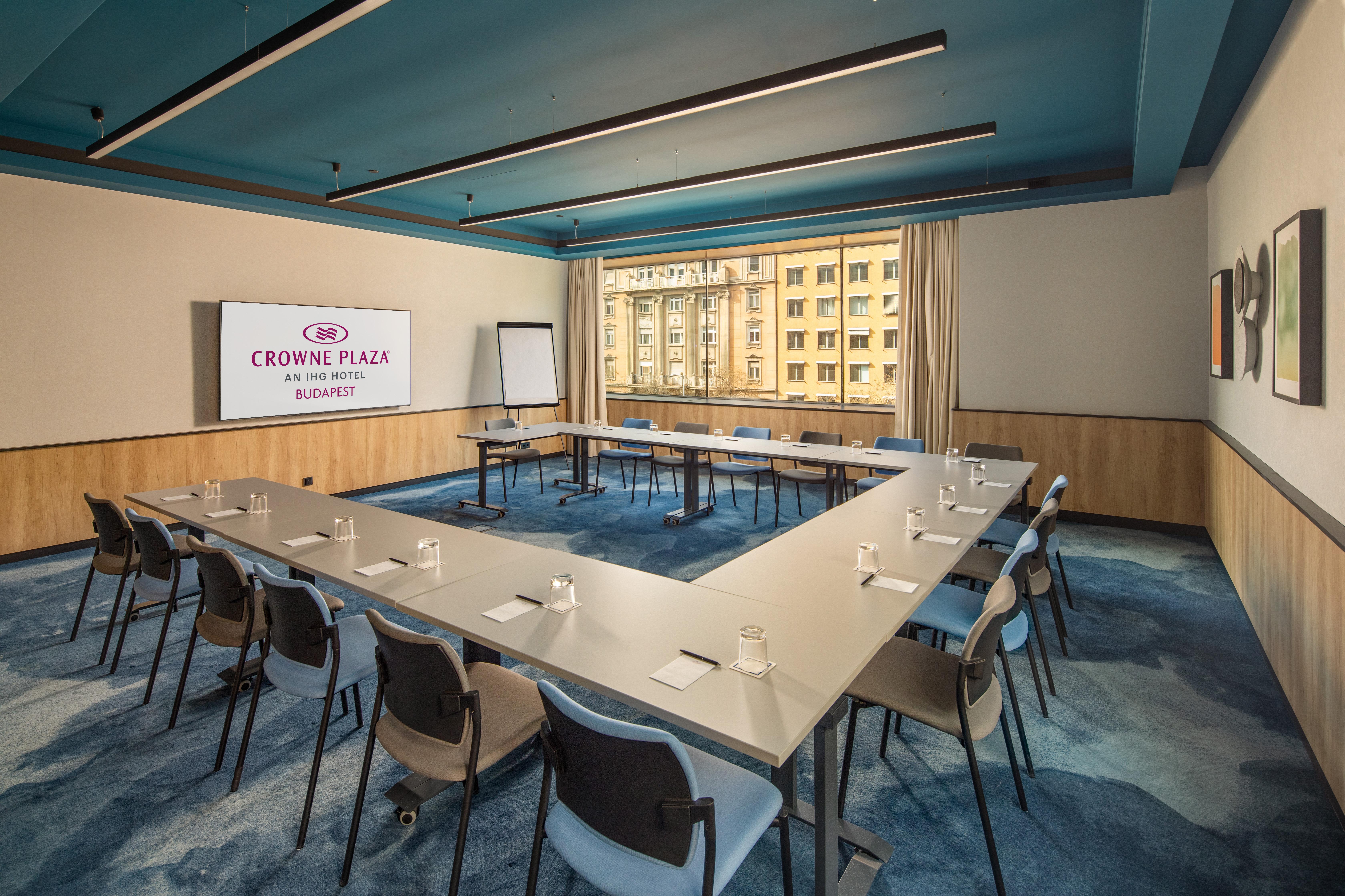 Crowne Plaza By Ihg Hotel